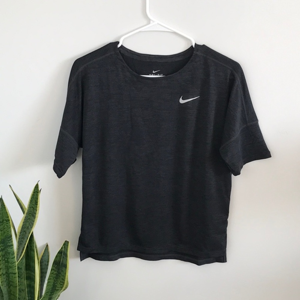 Nike Cropped Workout Top